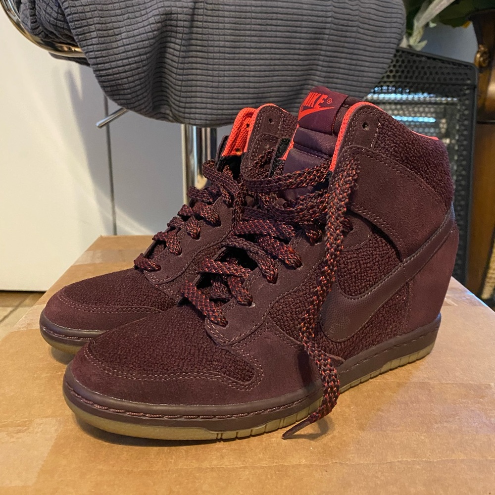 Women’s Nike dunk sky high wedge sneakers size 7 clean!